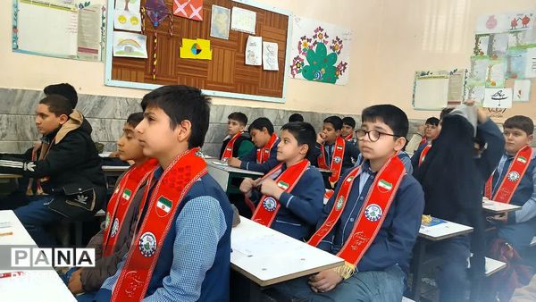 آشنایی دانش‌آموزان دبستان شهید رئیسی قم با مهارت‌های تشکیلاتی پیشتازان