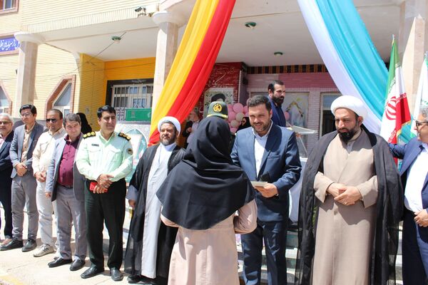نواختن زنگ سپاس معلم در دبستان دخترانه شاهد نرگس