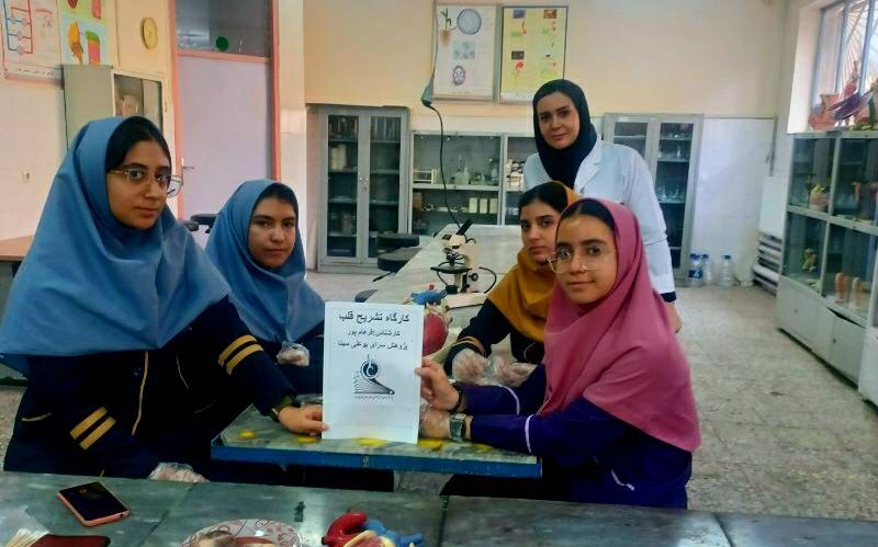 برگزاری کلاس‌های آموزشی زیست‌فناوری فرصتی برای ارتقای مهارت‌های علمی دانش‌آموزان است