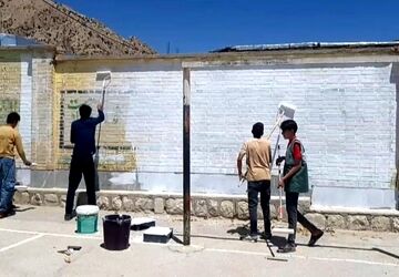 گروه جهادی طرح شهید عجمیان برای شاداب‌سازی مدارس در شهرستان لردگان مستقر شدند