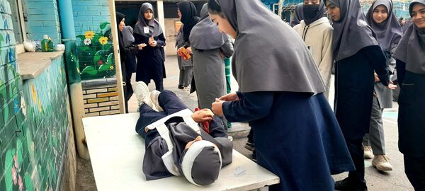 مانور سراسری زلزله در دبیرستان حداد 