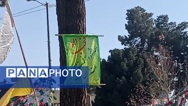 تزئین و فضا آرایی شهر نیشابور به‌مناسبت آغاز دهه فجر 