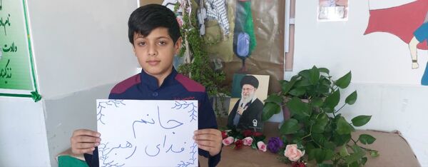 اجرای پویش «جانم فدای رهبر» در آموزشگاه شهید محمد منتظر قائم خاتم 