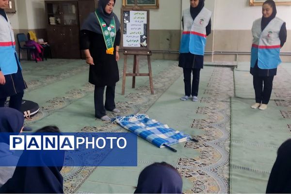 برگزاری مانور زلزله در مدارس ناحیه 4 شیراز 