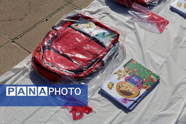 توزیع ۴۰۰ بسته لوازم تحریر برای دانش‌آموزان نیازمند در تبریز