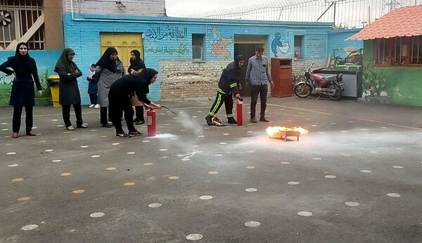 برنامه آموزشی اطفا حریق در مدرسه مهندس رحمانی فرد مشهد