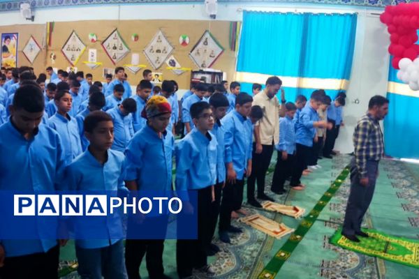 اولین نمازجماعت مدرسه امین بکایی ناحیه ۴شیراز 