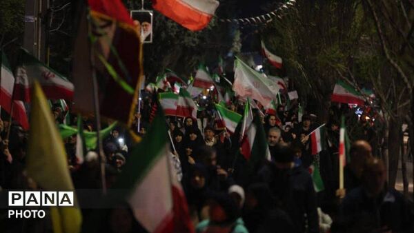  حضور پرشور مردم و مسئولان کرج در سی‌ودومین اجتماع و راهپیمایی شبانه 