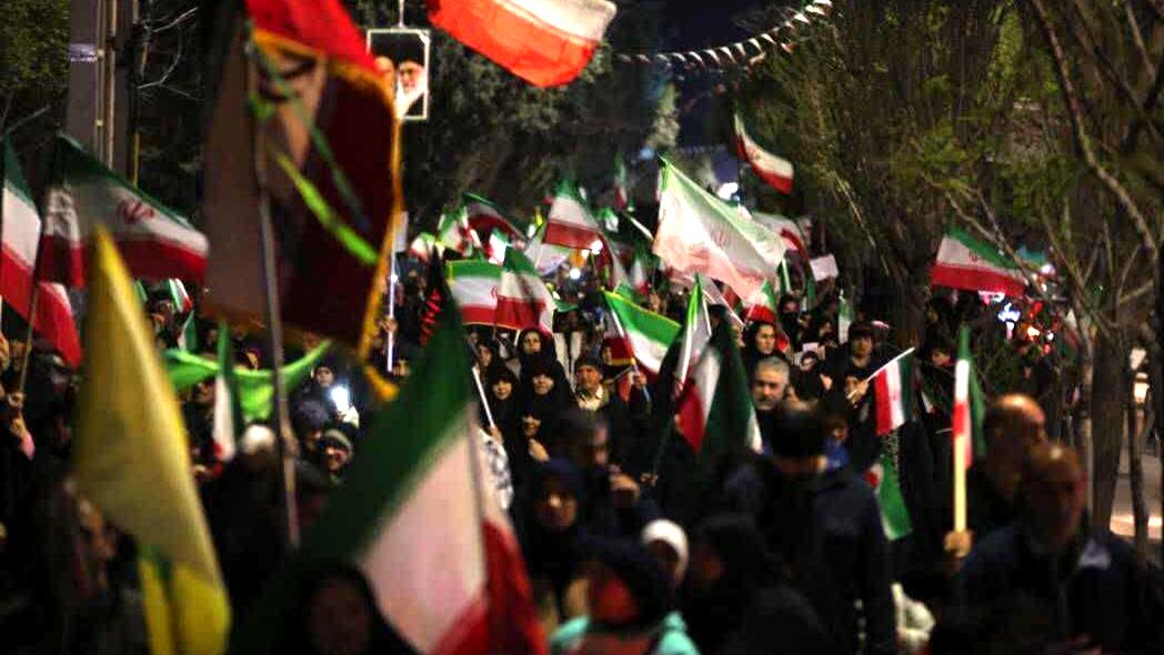  حضور پرشور مردم و مسئولان کرج در سی‌ودومین اجتماع و راهپیمایی شبانه 