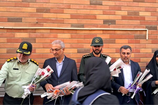 آغاز سال تحصیلی در دبیرستان بانو عفت آهنگری ناحیه یک شهرری