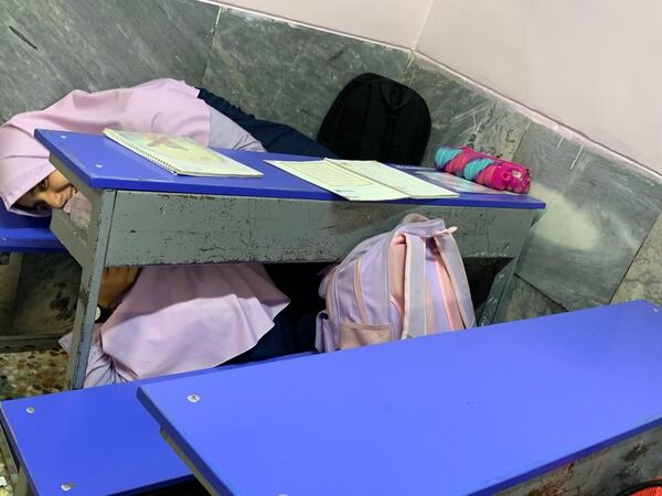 برگزاری مانور زلزله در دبستان فرهنگ منطقه ۱۳