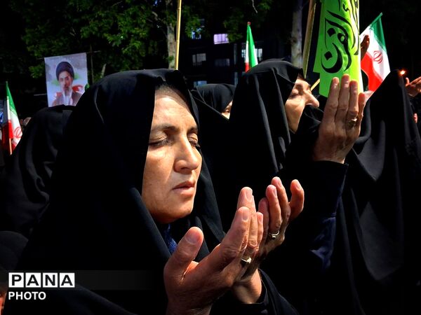 دست‌هایی به آسمان، قلوبی به امید ظهور