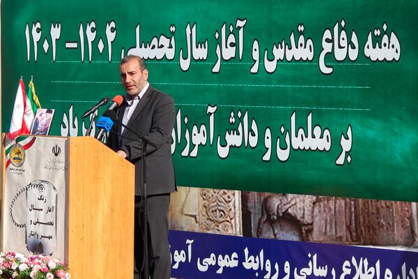 نواختن زنگ مهر و ایثار در دبیرستان عصمتیه کرمانشاه 