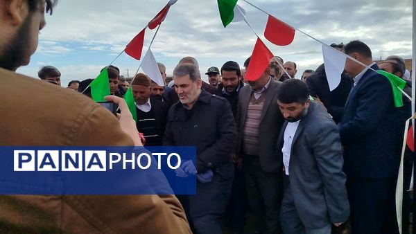 افتتاح زمین چمن مصنوعی شهدای روستای شهوار