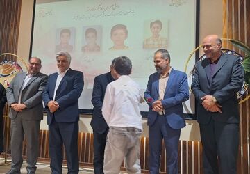 آیین تجلیل از ستارگان پژوهش ناحیه شش