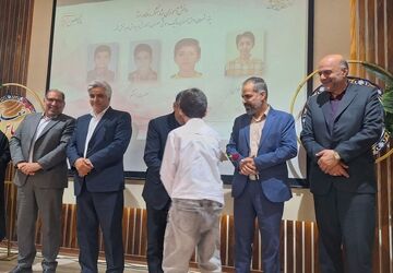 آیین تجلیل از ستارگان پژوهش ناحیه شش