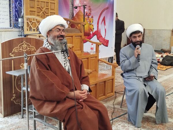 حضور امام جمعه شهرستان کاشمر در بین معتکفین دانش‌آموز در مسجد جامع شهرستان کاشمر 