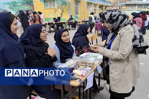 برگزاری بازارچه اقتصادی در دبیرستان شاهد تکتم