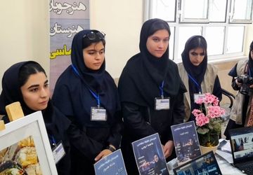 نمایشگاه کارآفرینی در هنرستان مولا متقیان