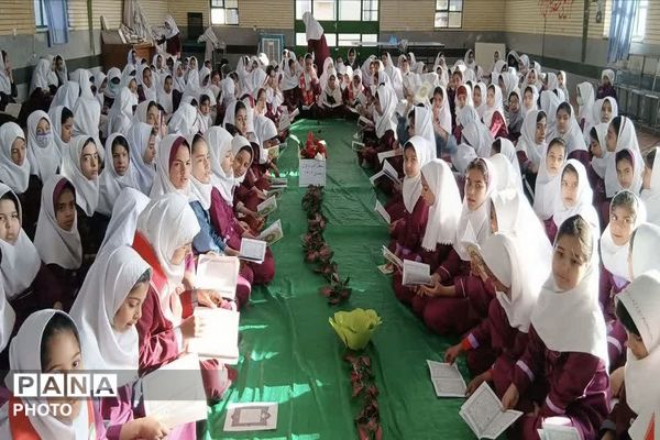 محفل انس با قرآن کریم دختران پیشتاز آموزشگاه نوریه جیرفت