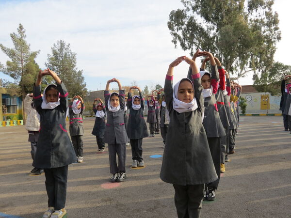 نشاط و شادابی دانش‌آموزان در مدرسه شهید هاشمی‌نژاد خاتم