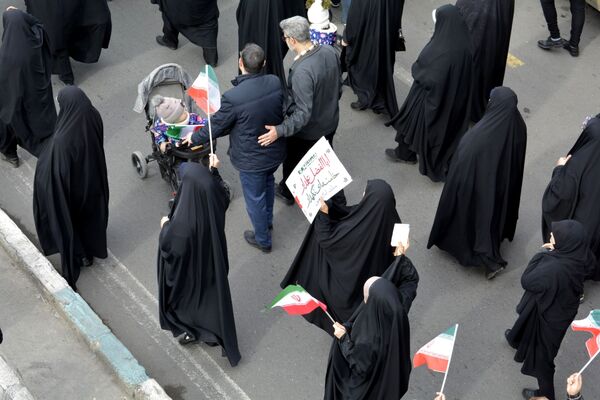 حماسه دانش‌آموزان اسلامشهر در ۲۲بهمن