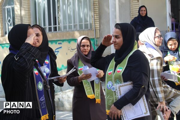 کارگاه آموزشی مدرسان پیشتاز و گردهمایی خبرنگاران پانا شهرستان فاروج با مسئولان سازمان دانش‌آموزی خراسان شمالی 