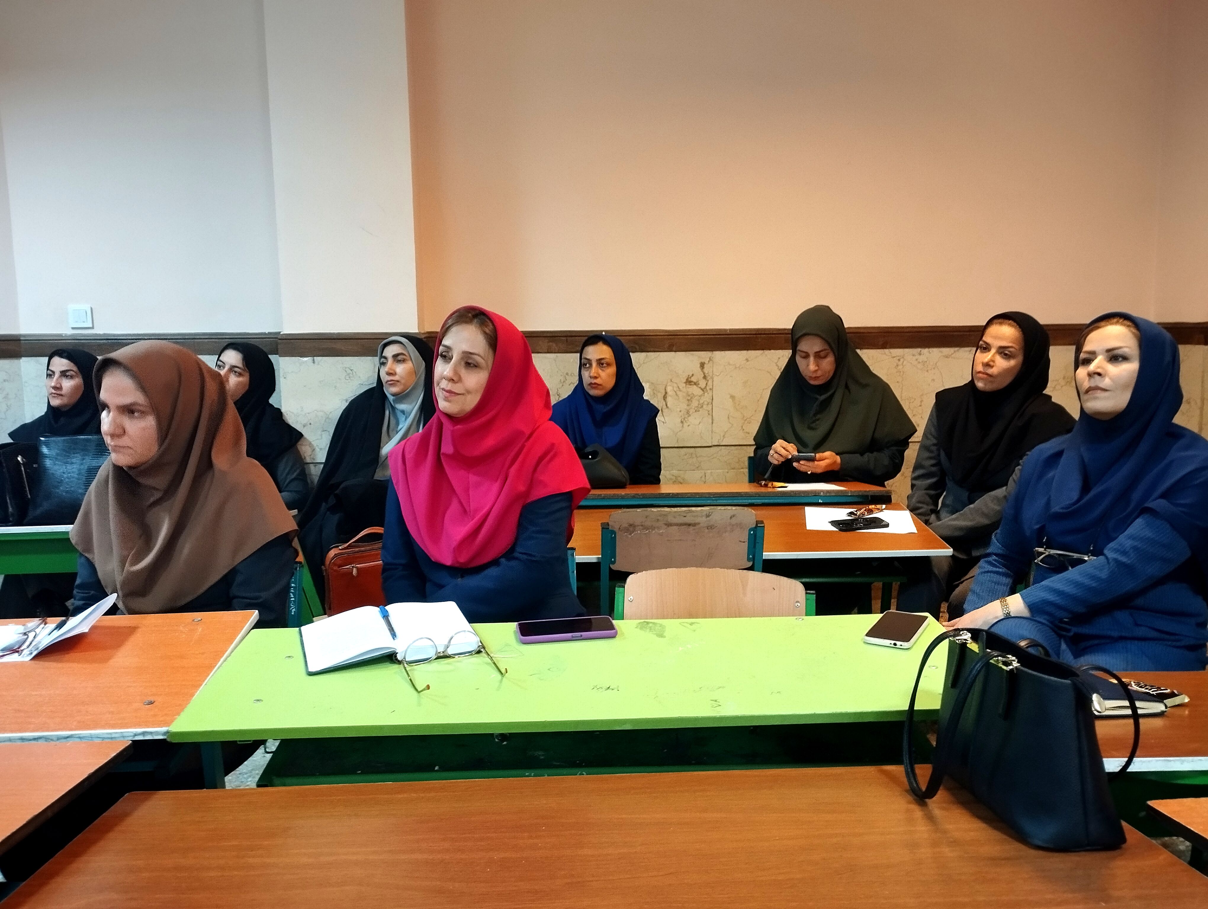 برگزاری اولین جلسه‌ اجتماعات یادگیری آموزگاران شهرستان ملارد در دبستان دخترانه حضرت زینب (س)