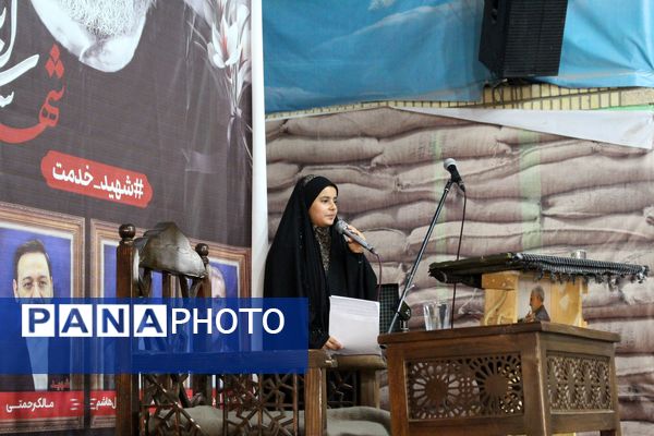 محفل دانش‌آموزان استان اصفهان در سوگ رحلت امام خمینی(ره) و شهدای خدمت