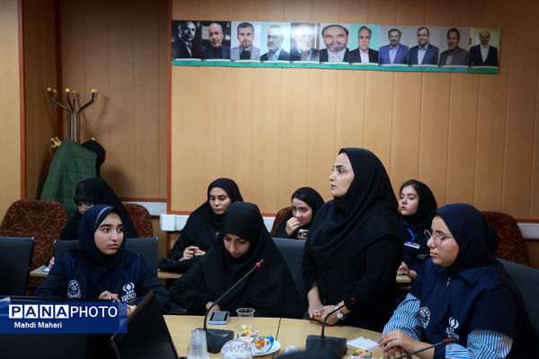 نشست صمیمی معاون آموزش متوسطه وزارت آموزش و پرورش با دانش‌آموز خبرنگاران خبرگزاری پانا