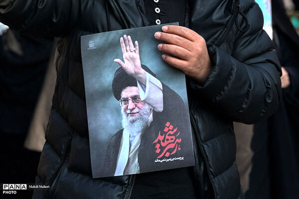 مراسم بیعت با سومین رهبر انقلاب در تهران - 1