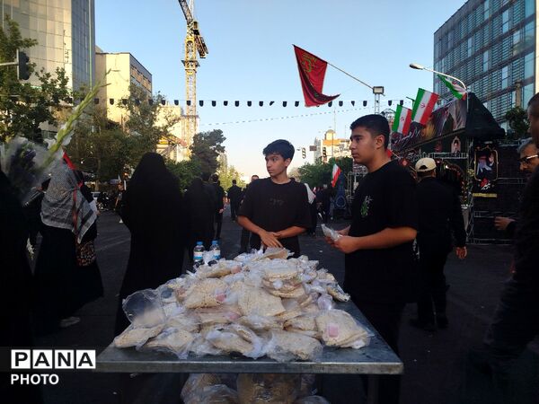 ثبت تاریخی‌ترین وداع در قلب جهان