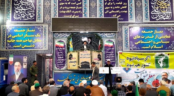 اقامه نماز جمعه با حضور مردم در مسجد جامع شهرستان نیشابور 