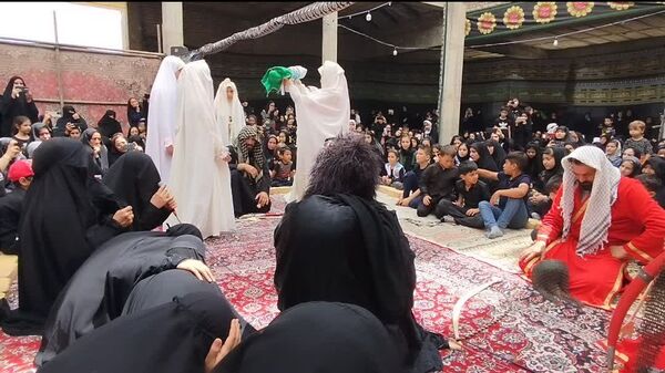 همایش شیرخوارگان حسینی با حضور خیل عظیمی از عزاداران در فاروج 