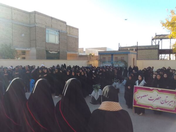 دبیرستان دخترانه حضرت معصومه سلام الله علیها میزبان پیکر شهید گمنام 