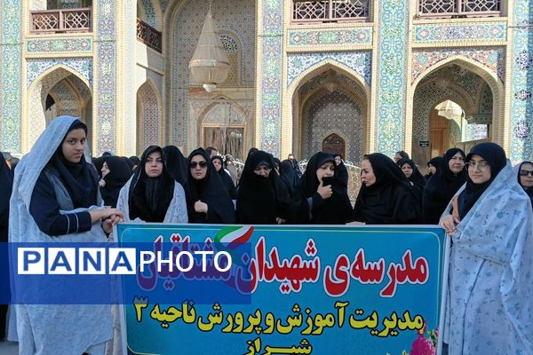 تشییع پیکر مادر شهیدان مشتاقیان در شیراز