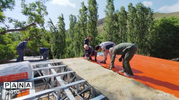 عملیات نصب سقف آموزشگاه های شهرستان مرزی کلات 