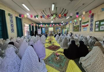 آغاز سال تحصیلی با نماز جماعت در دبیرستان شاهد علامه امینی شیراز