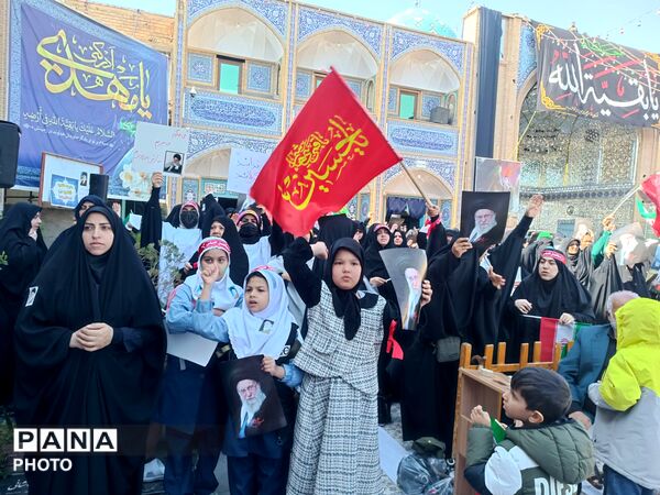 خروشِ بصیرت در صحن امامزاده جعفر (ع)؛ تالار قرآن پیشوا گنجایش دریای سوگواران مقتدا را نداشت