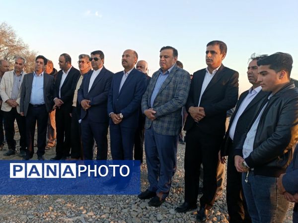 کلنگ ساخت دبستان 14 کلاسه خیرساز در روستا دهو شهرستان میناب به زمین زده شد