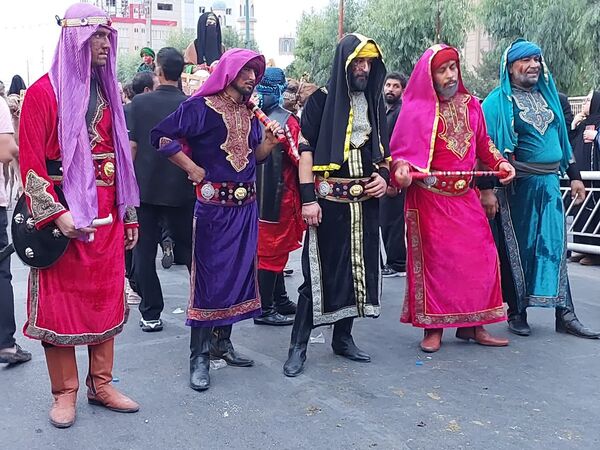 استقبال عزاداران حسینی از کاروان نمادین اسرای کربلا در قم