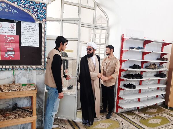برپایی میز خدمت و جمع آوری کمک‌های مردمی برای جبهه مقاومت 