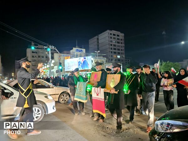 حضور گسترده مردم در سالگرد چهلمین روز درگذشت رهبر شهید در خیابان‌های شهر بندرعباس