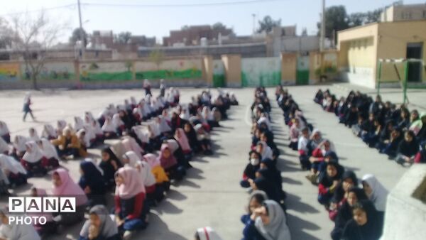جشن و اهدا جوایز به دانش اموزان نمونه در مدرسه تکتم