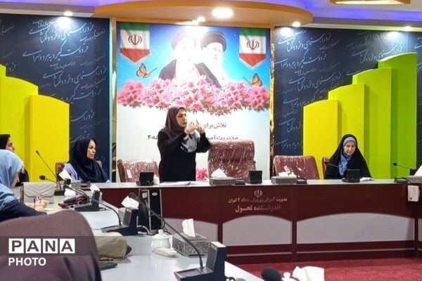 جلسه تخصصی مراقبین سلامت مدارس منطقه ۴ تهران