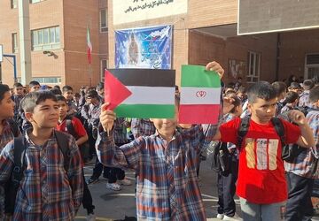 همدردی دانش‌آموزان آموزشگاه معارف 6 شیراز با مردم لبنان و غزه
