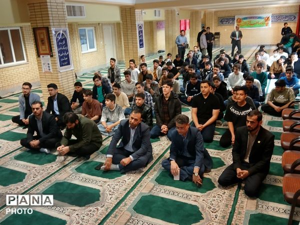 محفل‌ انس‌ باقرآن کریم در استان ایلام برگزار شد.