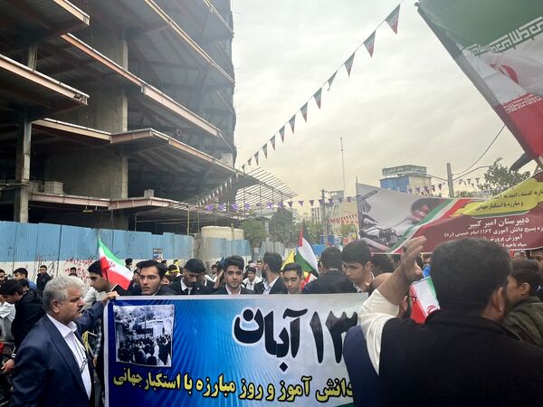 حضور پرشور دانش‌آموزان البرزی در راهپیمایی 13 آبان 