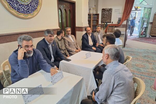 میز خدمت مدیر آموزش و پرورش شهرستان پردیس به مناسبت هفته دولت