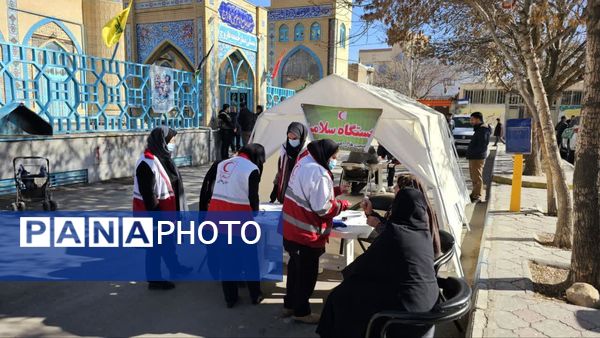  نماز عبادی، سیاسی جمعه با رنگ و بوی دهه فجر در فاروج